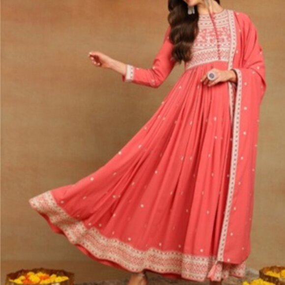 Pink Ethnic Motifs Embroidered Thread Work Georgette Anarkali Kurta With Dupatta - Picture 7 of 7